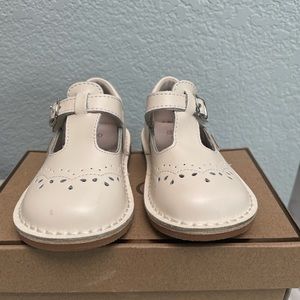 L’Amour Toddler Size 8 pearl white shoes